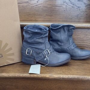 UGG Blue Aria Boots made Made in Italy 8.5  NWT